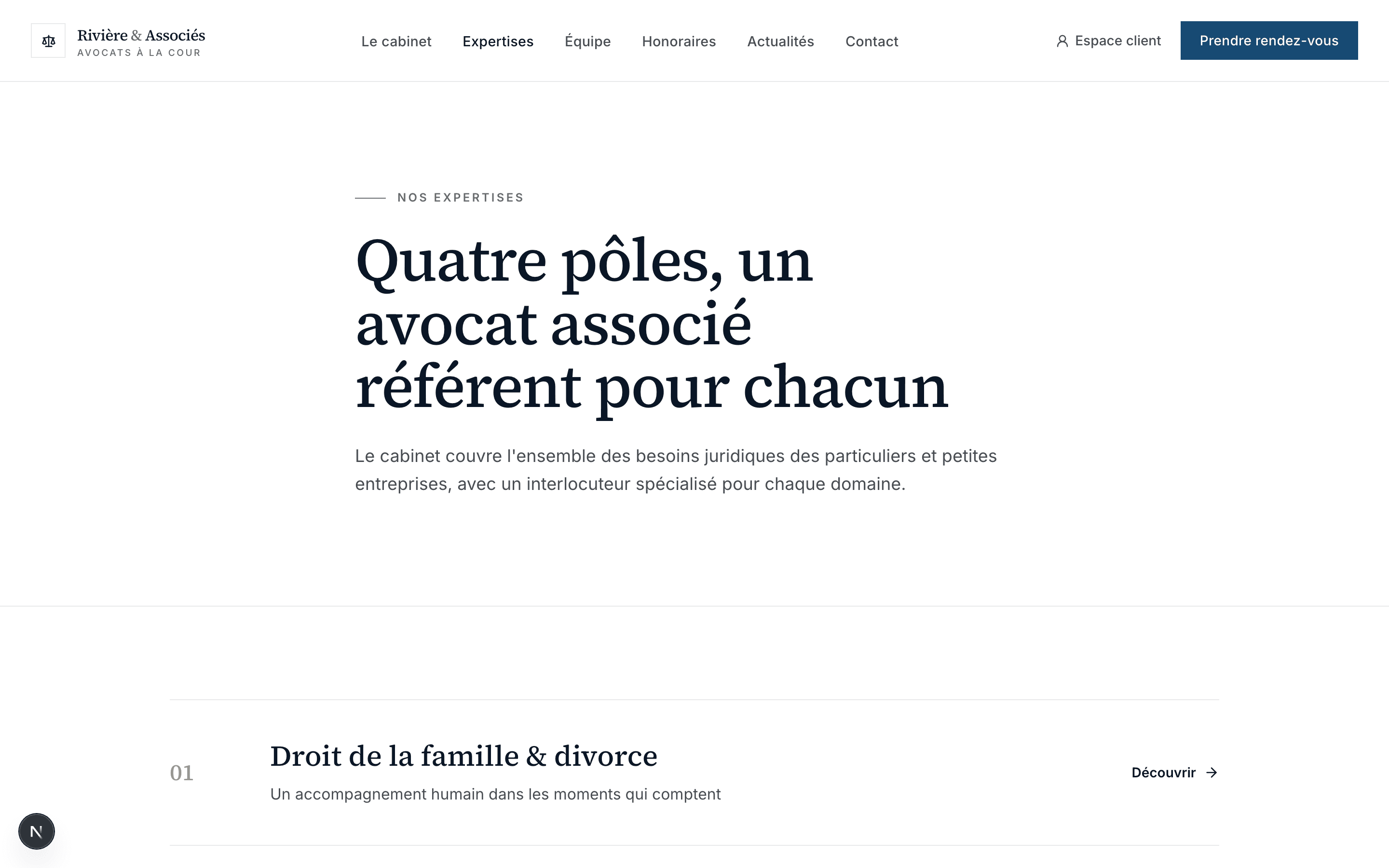 Capture d'écran de la page Quatre pôles, un avocat associé référent pour chacun